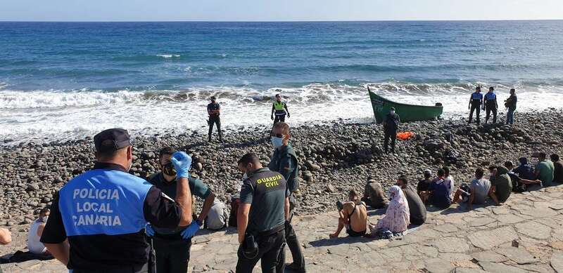 Momento de la llegada de un grupo de inmigrantes a Pozo Izquierdo este lunes/TA.